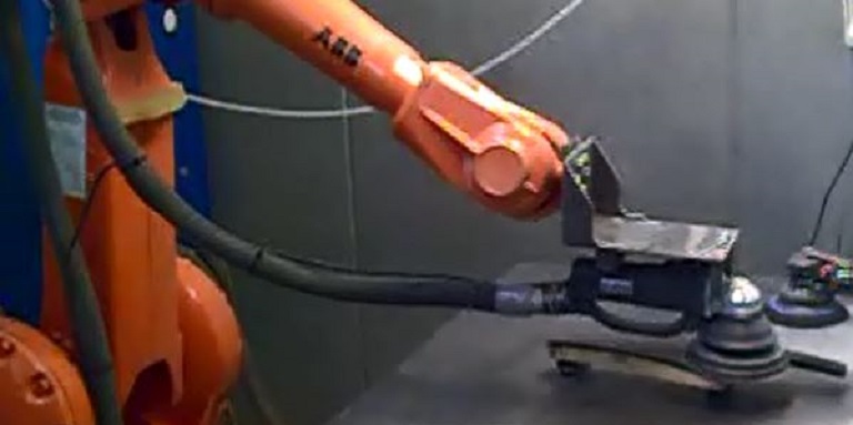 Sistema di carteggiatura robotizzata